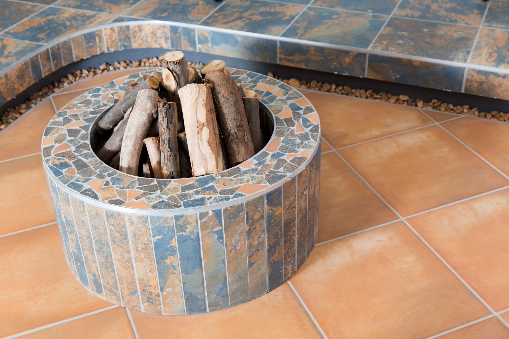 FIVE TOP TIPS FOR TILING AROUND A FIRE PIT
